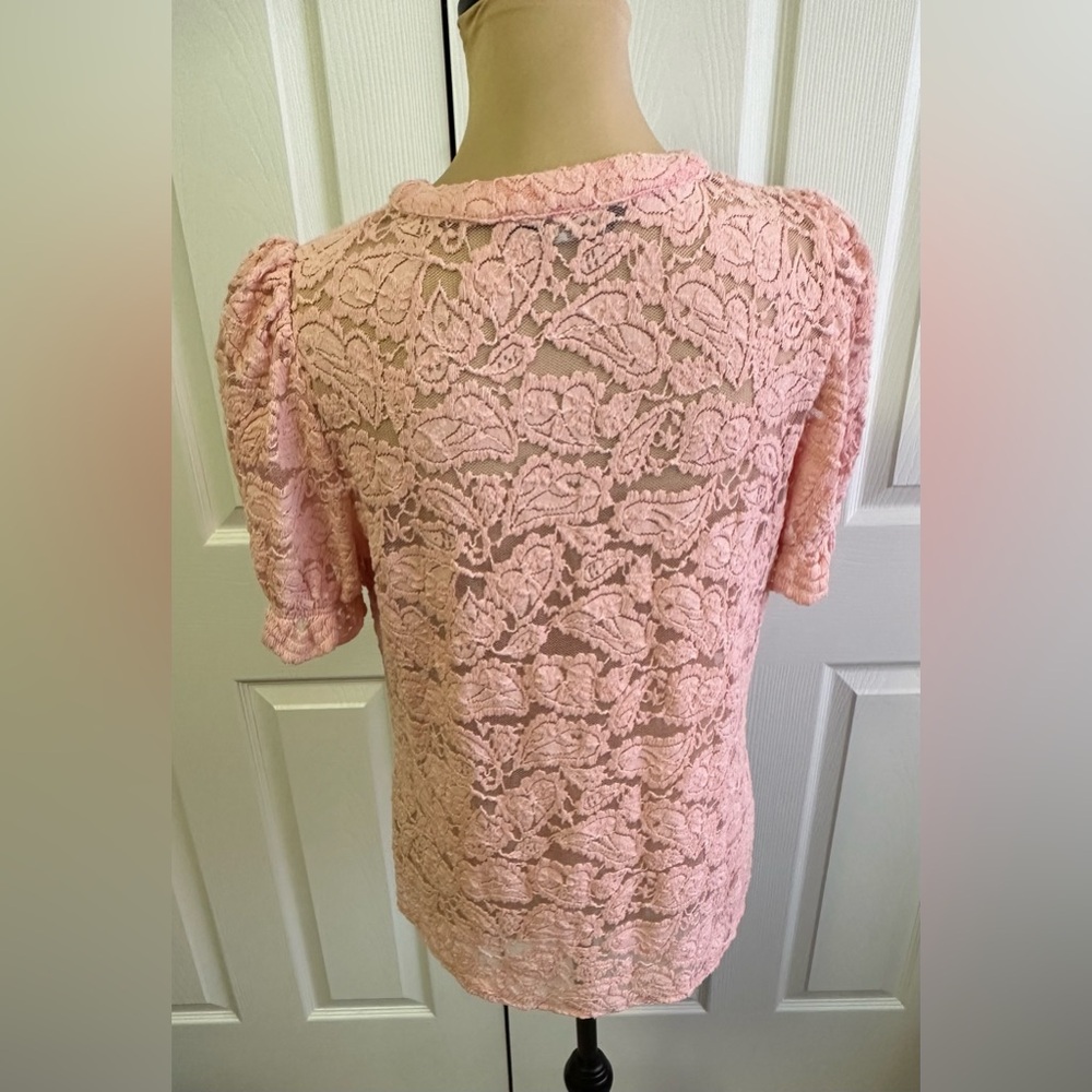 Chic Lace Button-Up Blouse in Soft Pink - Picture 4 of 5